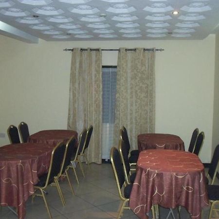 Room In Bb - Double Room With Garden View In Accra Buitenkant foto