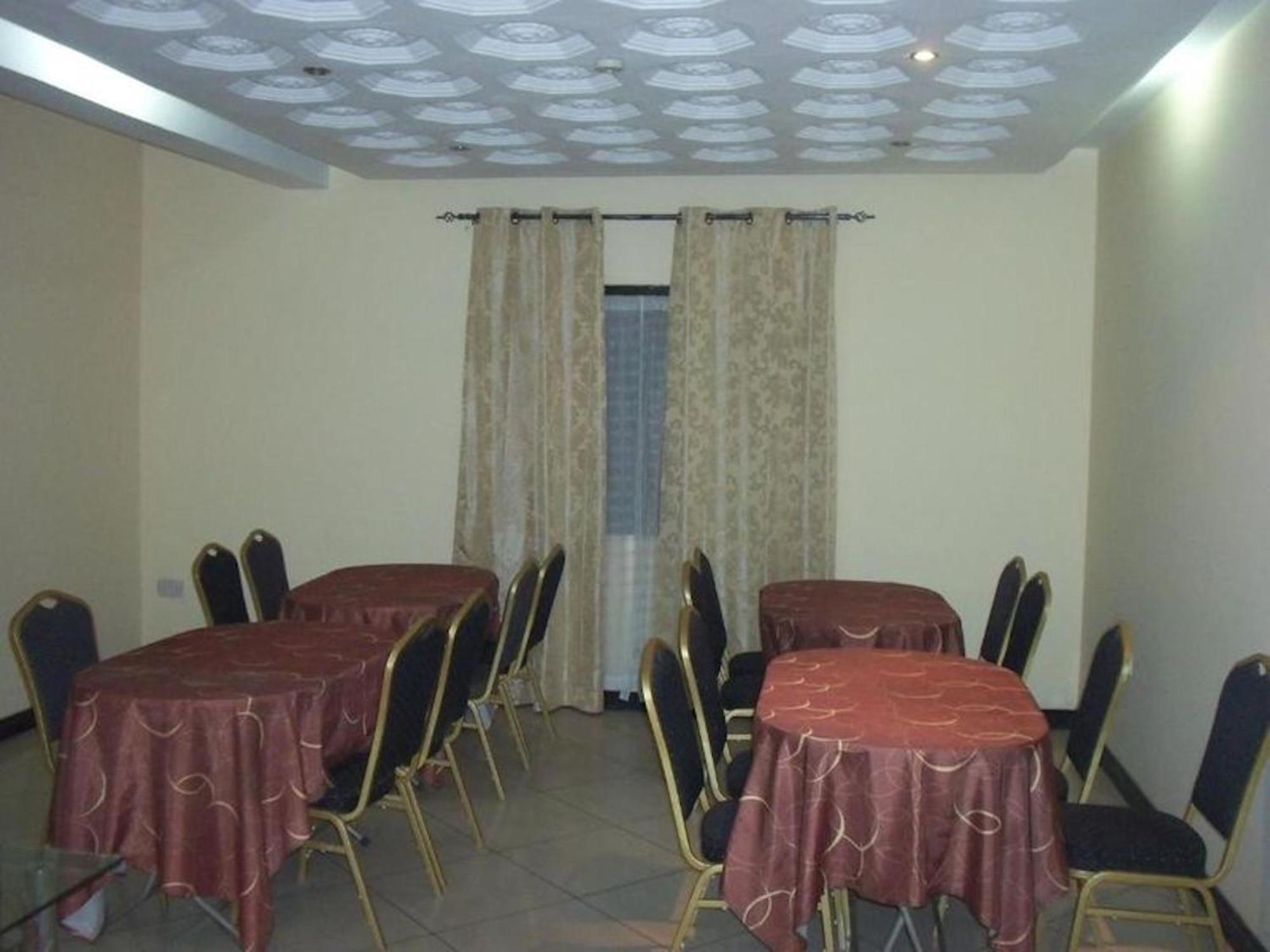 Room In Bb - Double Room With Garden View In Accra Buitenkant foto