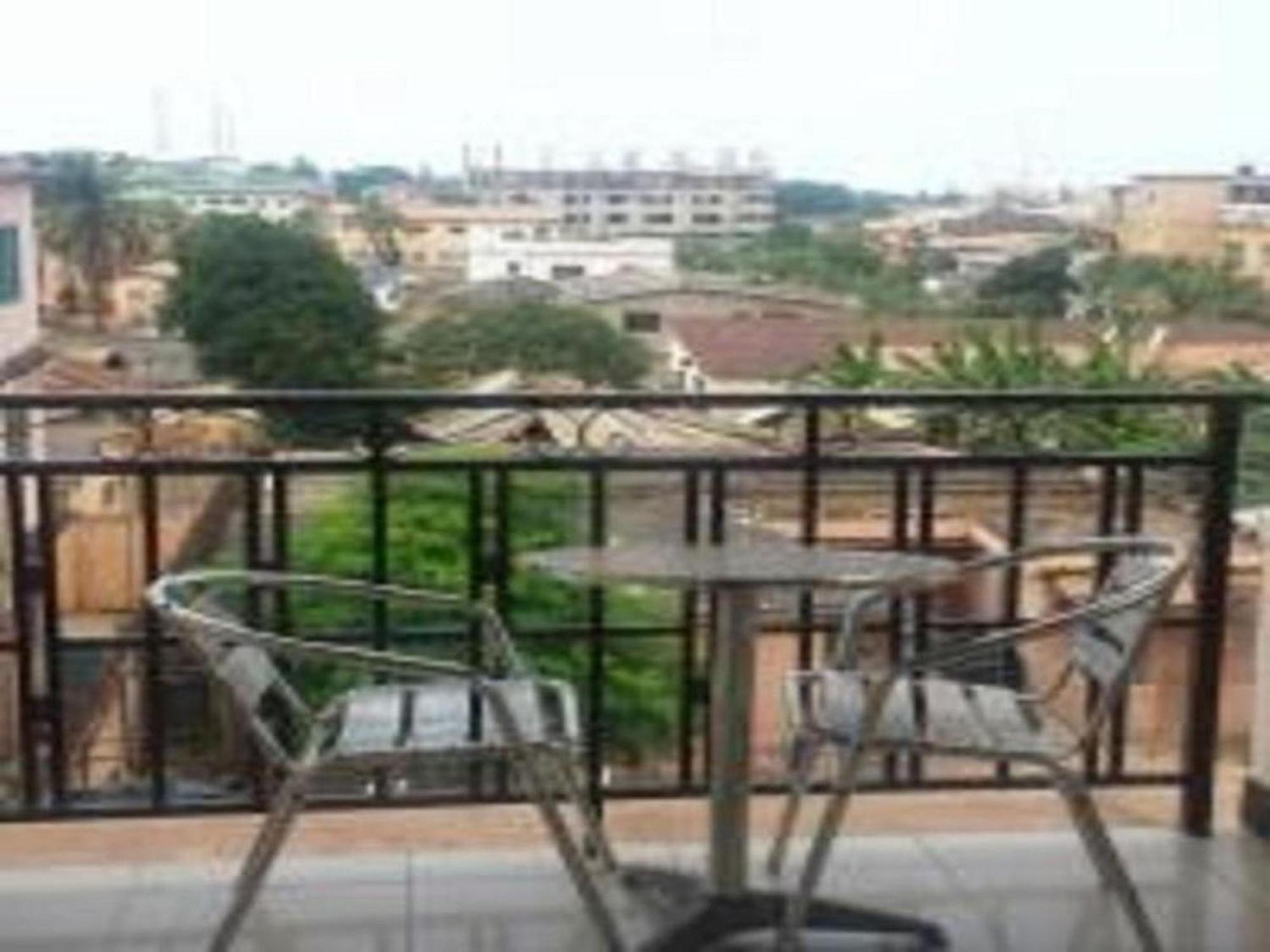 Room In Bb - Double Room With Garden View In Accra Buitenkant foto